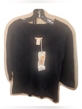 Tulle Vintage Wool Blend Black Knit V-Neck Sweater